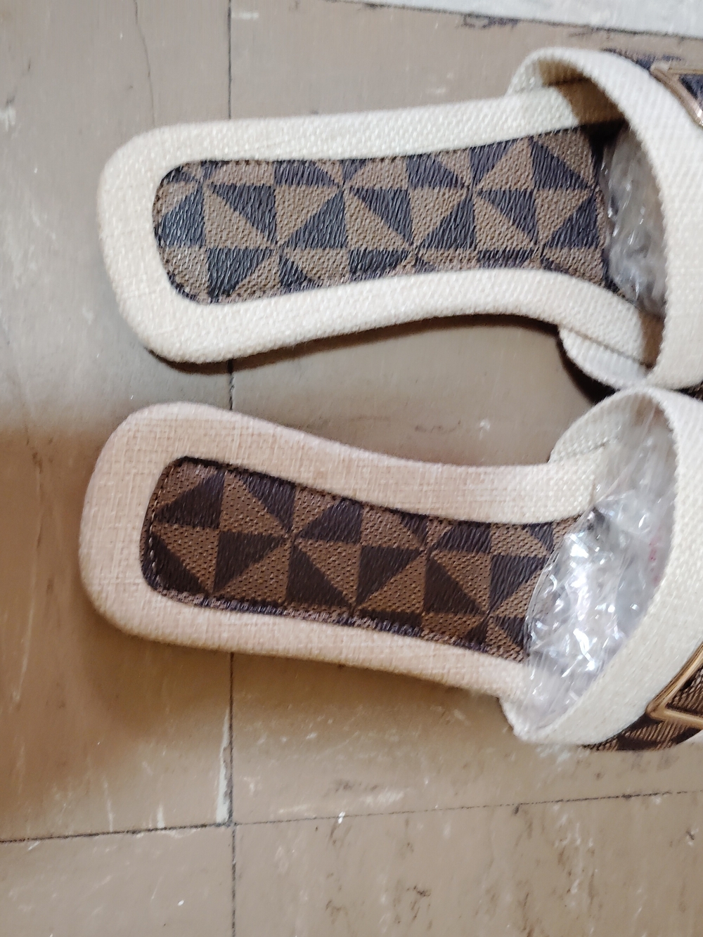 Women’s Geometric Pattern Slide Sandals in Beige and Brown